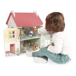 Dollhouse with Family - Image 4